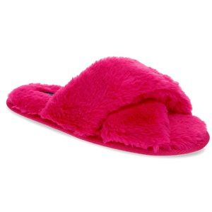NWOT Rachel Roy fuzzy pink slip on slippers
